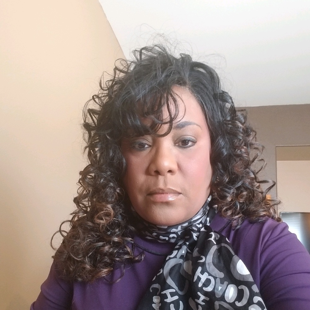 Meet your Posher, Lewona